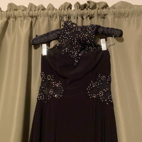 Formal gown - Picture 2 of 4